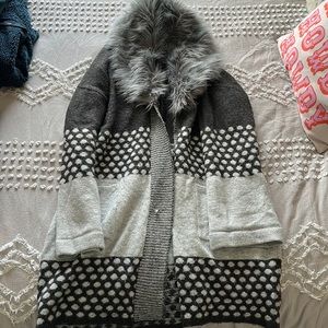 Faux fur collared sweater